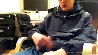 Twink Amateur Tyler Bolt Off on Webcam for Boyfriend
